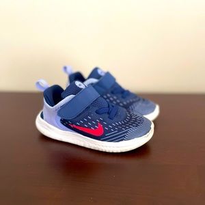 Size 10c Nike runners! 🩷